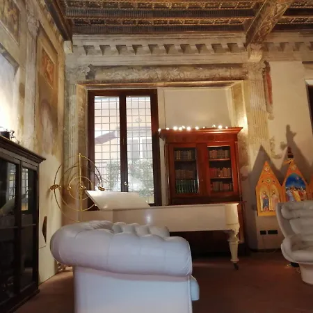Palazzo Cinquecentesco Con Giardino Interno * Verona