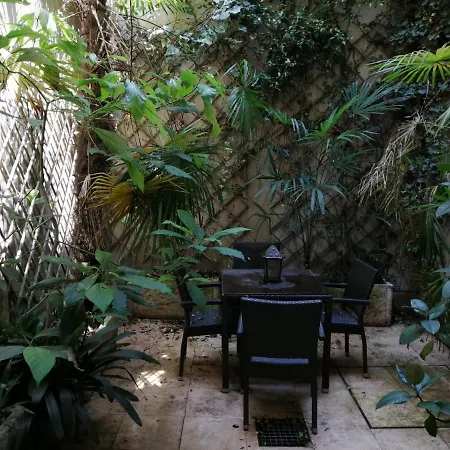 Palazzo Cinquecentesco Con Giardino Interno 公寓 *