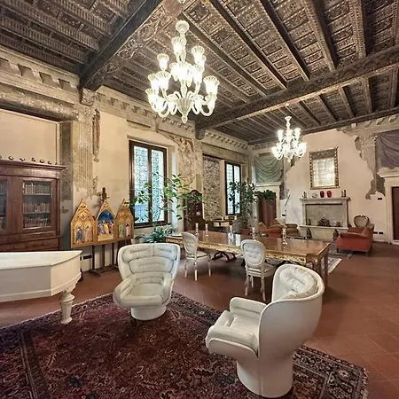 Palazzo Cinquecentesco Con Giardino Interno Apartmán