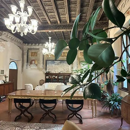 Palazzo Cinquecentesco Con Giardino Interno 公寓