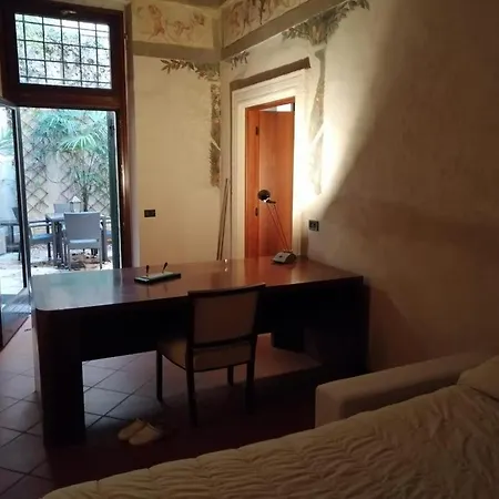 Palazzo Cinquecentesco Con Giardino Interno Apartmán